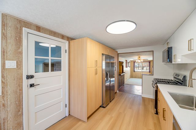 20836 N Catalpa Street, Deerfield, IL 60015