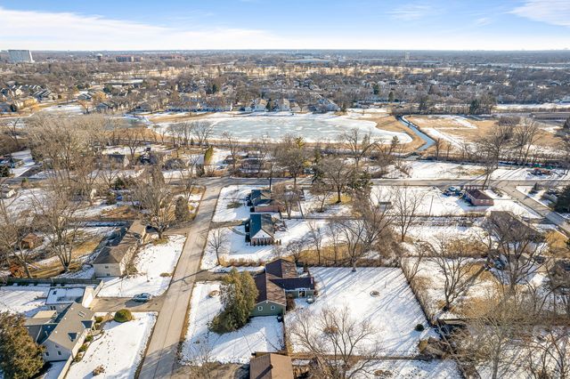 20836 N Catalpa Street, Deerfield, IL 60015