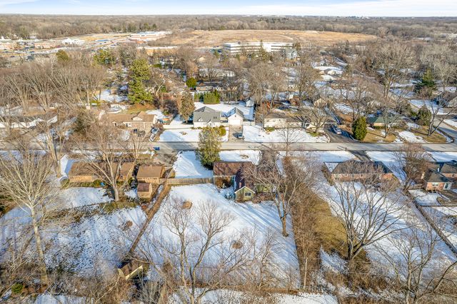 20836 N Catalpa Street, Deerfield, IL 60015