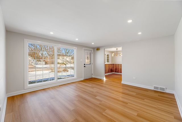 20836 N Catalpa Street, Deerfield, IL 60015