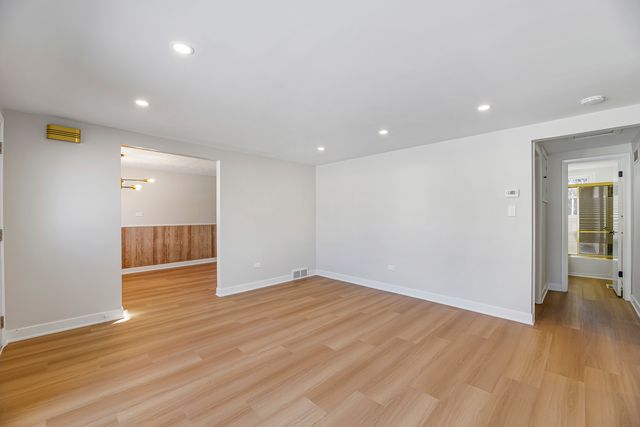 20836 N Catalpa Street, Deerfield, IL 60015