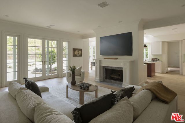 3298 Hutton Drive, Beverly Hills, CA 90210