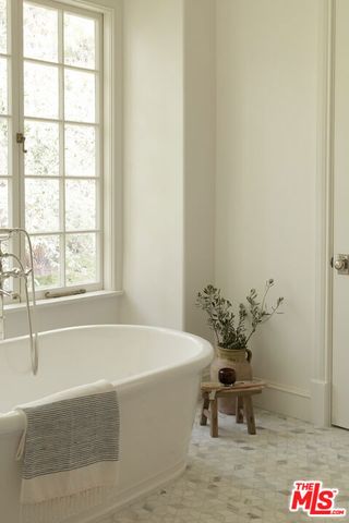 3298 Hutton Drive, Beverly Hills, CA 90210