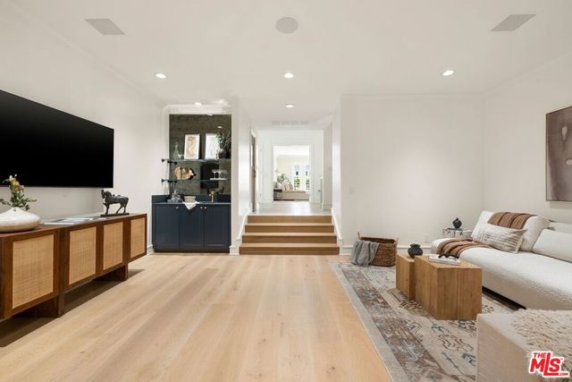 3298 Hutton Drive, Beverly Hills, CA 90210