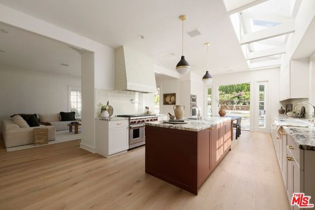 3298 Hutton Drive, Beverly Hills, CA 90210