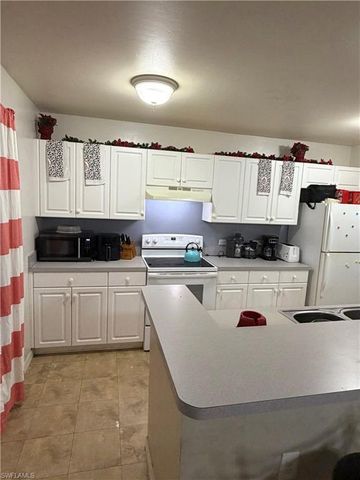 5011 Moon LN, Labelle, FL 33935