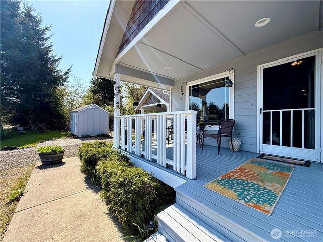 635 Island Circle SE, Ocean Shores, WA 98569