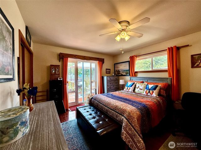 635 Island Circle SE, Ocean Shores, WA 98569