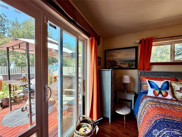 635 Island Circle SE, Ocean Shores, WA 98569