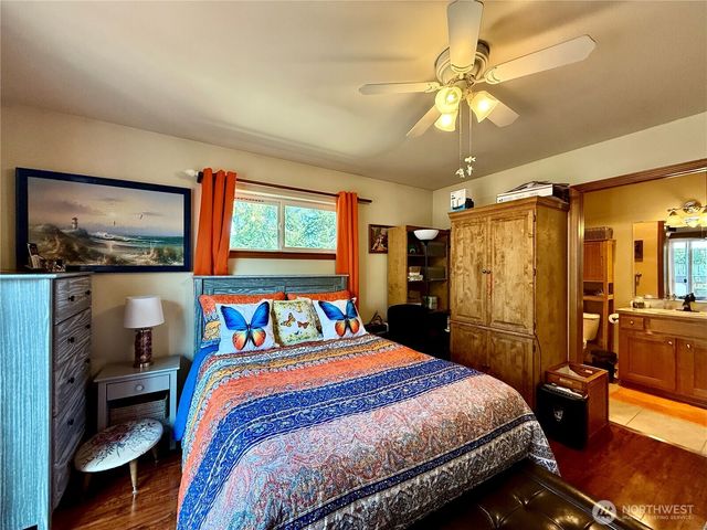 635 Island Circle SE, Ocean Shores, WA 98569