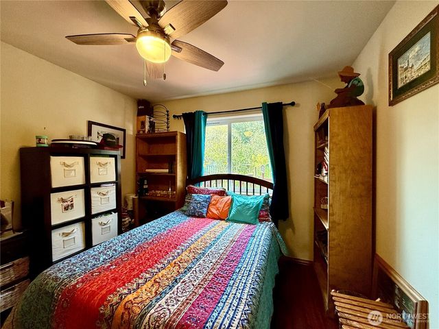 635 Island Circle SE, Ocean Shores, WA 98569