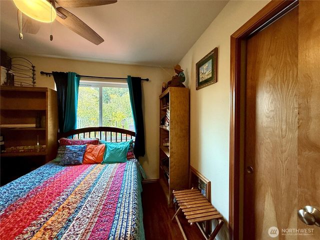 635 Island Circle SE, Ocean Shores, WA 98569