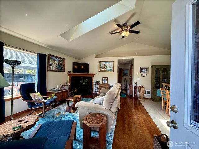 635 Island Circle SE, Ocean Shores, WA 98569