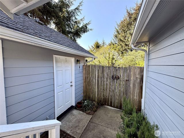 635 Island Circle SE, Ocean Shores, WA 98569