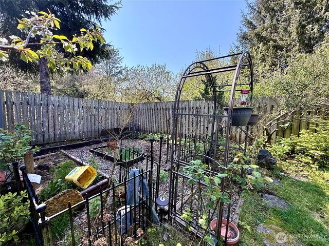 635 Island Circle SE, Ocean Shores, WA 98569