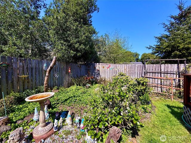 635 Island Circle SE, Ocean Shores, WA 98569