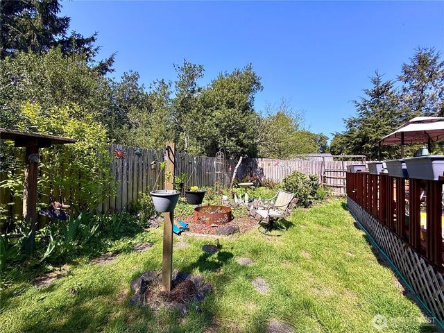 635 Island Circle SE, Ocean Shores, WA 98569