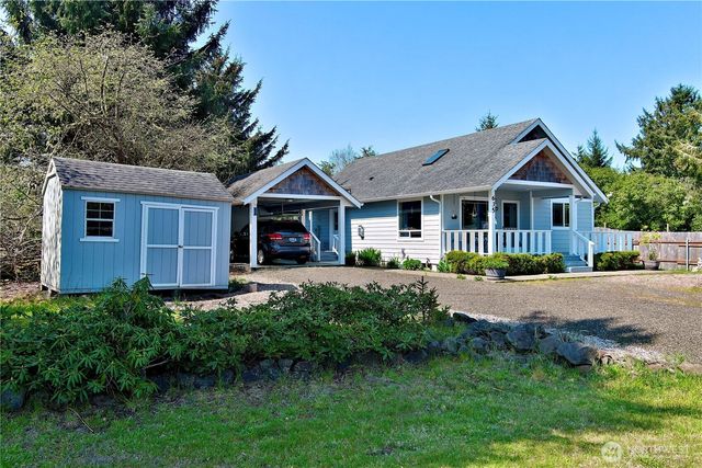 635 Island Circle SE, Ocean Shores, WA 98569