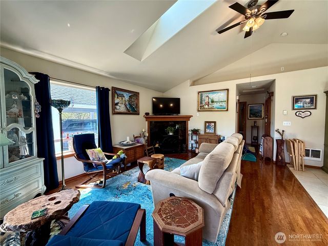 635 Island Circle SE, Ocean Shores, WA 98569