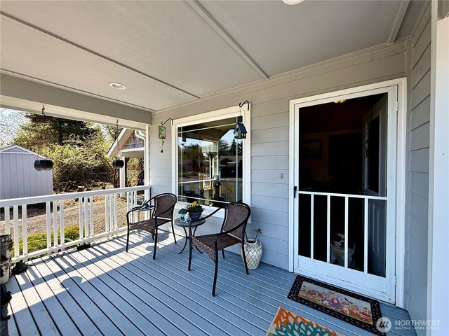 635 Island Circle SE, Ocean Shores, WA 98569