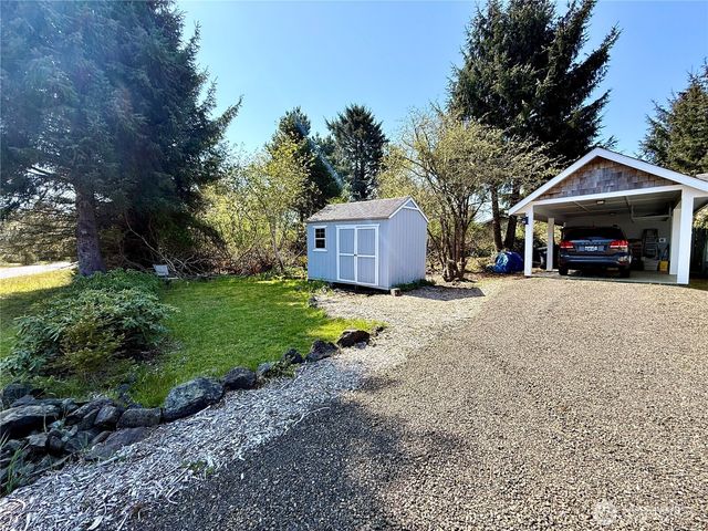 635 Island Circle SE, Ocean Shores, WA 98569