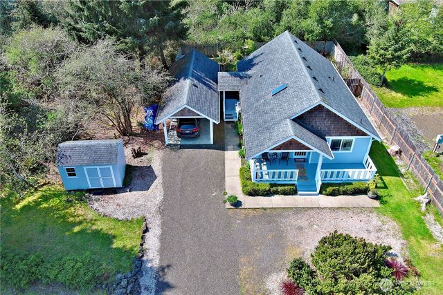 635 Island Circle SE, Ocean Shores, WA 98569
