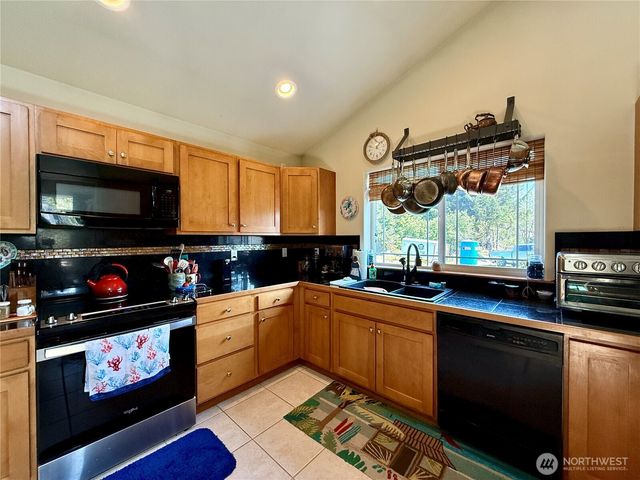 635 Island Circle SE, Ocean Shores, WA 98569