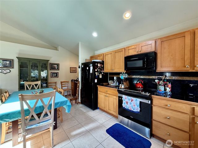 635 Island Circle SE, Ocean Shores, WA 98569