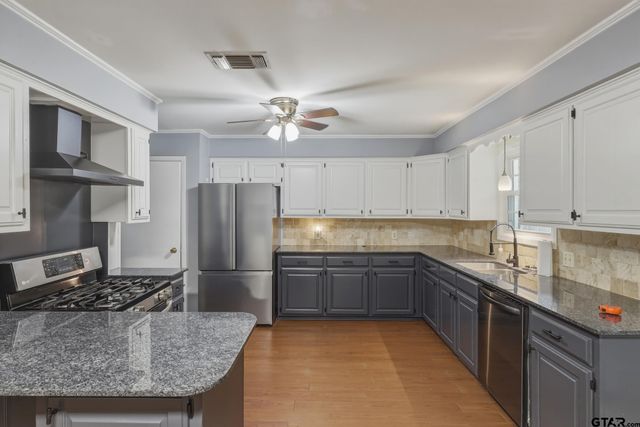 3122 Faith Ln, Tyler, TX 75701