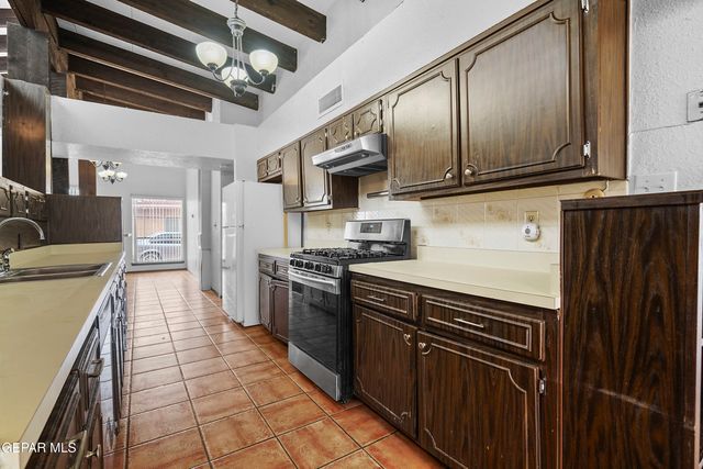 8201 BIG BEND Drive, El Paso, TX 79904