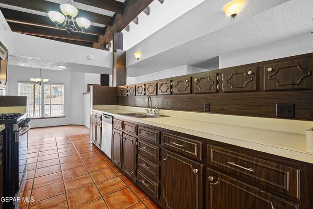 8201 BIG BEND Drive, El Paso, TX 79904