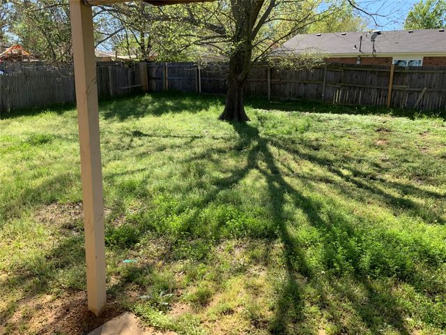 5804 Willow View Drive, Arlington, TX 76017