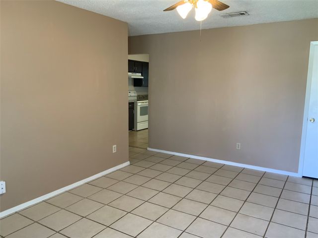 5804 Willow View Drive, Arlington, TX 76017