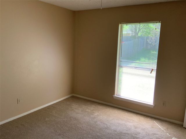 5804 Willow View Drive, Arlington, TX 76017