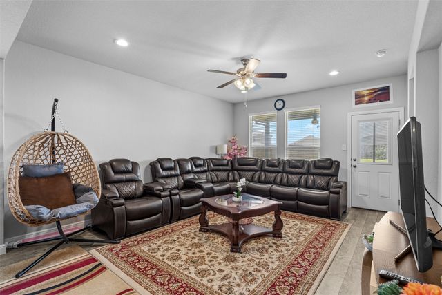 513 Frenchpark Drive, Fort Worth, TX 76052