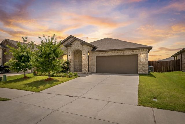 513 Frenchpark Drive, Fort Worth, TX 76052