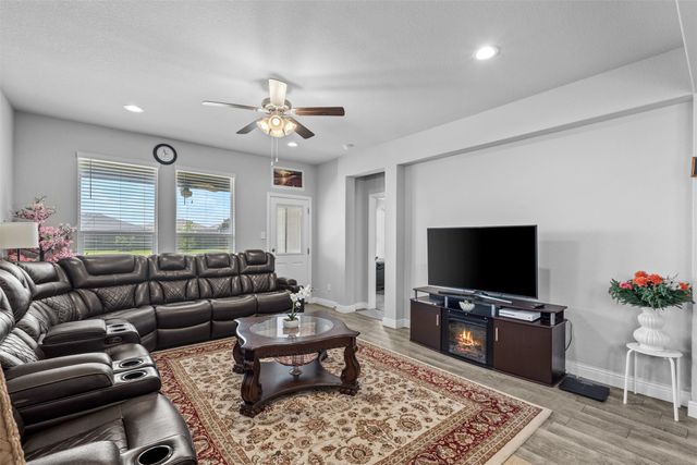 513 Frenchpark Drive, Fort Worth, TX 76052