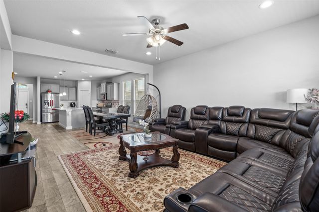 513 Frenchpark Drive, Fort Worth, TX 76052