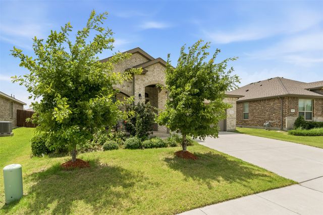 513 Frenchpark Drive, Fort Worth, TX 76052