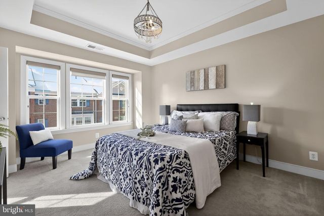 2044 BLUNT LN, Alexandria, VA 22303