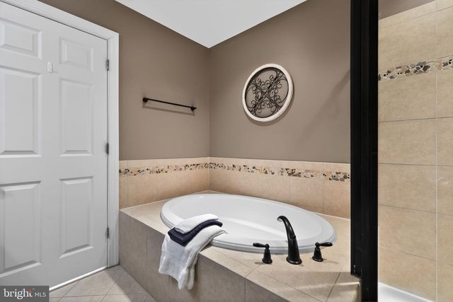 2044 BLUNT LN, Alexandria, VA 22303