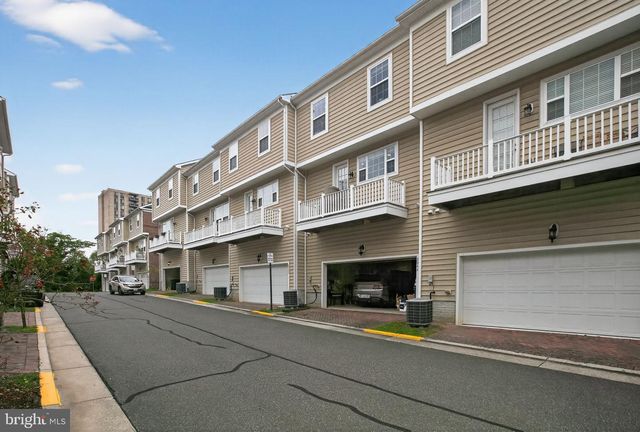 2044 BLUNT LN, Alexandria, VA 22303