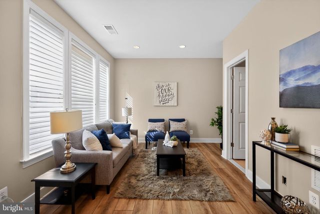 2044 BLUNT LN, Alexandria, VA 22303