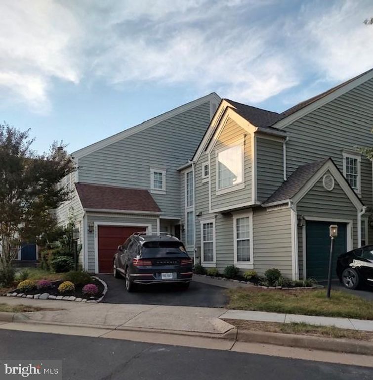 43800 STONEBRIDGE DR, Ashburn, VA 20147