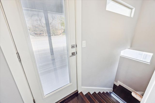 1139 3/4 Gunter ST B, Austin, TX 78721