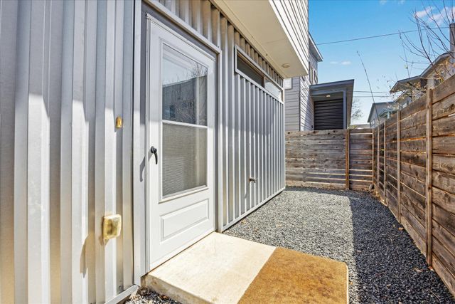 1139 3/4 Gunter ST B, Austin, TX 78721
