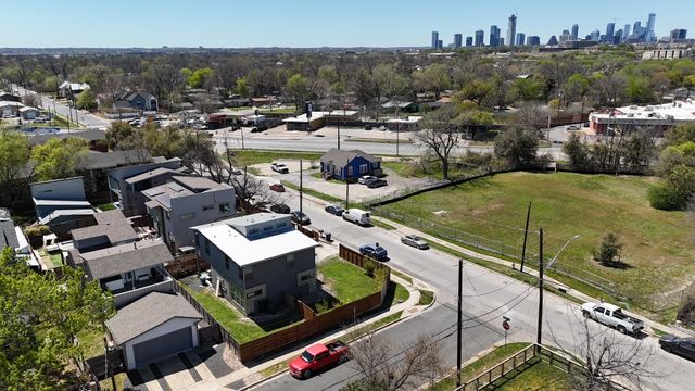 1139 3/4 Gunter ST B, Austin, TX 78721