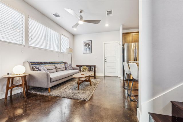 1139 3/4 Gunter ST B, Austin, TX 78721