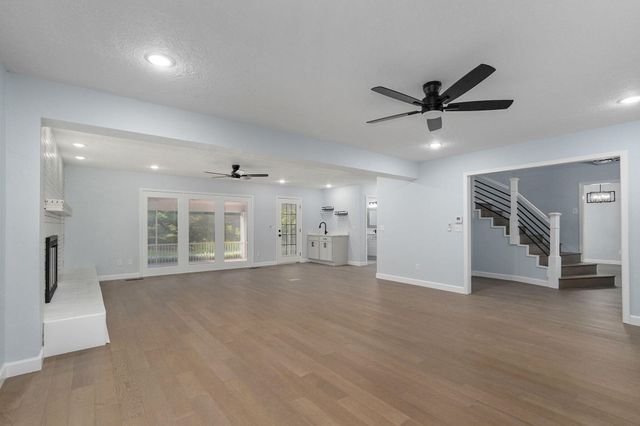 2435 E Michelle Place, Springfield, MO 65804