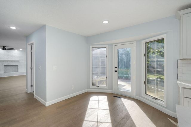 2435 E Michelle Place, Springfield, MO 65804